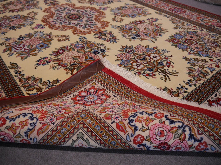 Qum rug 140 x 223 cm, signed, ivory floral bouquet medallion, 10476 – view 2