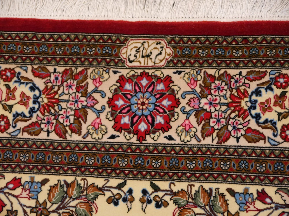 Qum rug 140 x 223 cm, signed, ivory floral bouquet medallion, 10476 – view 3