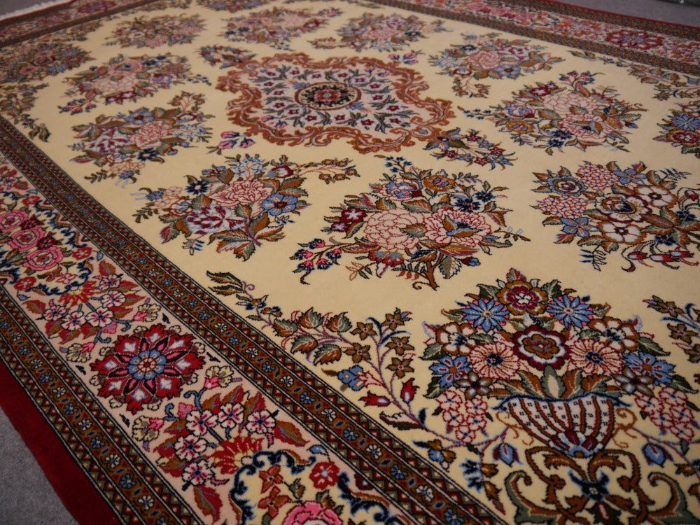 Qum rug 140 x 223 cm, signed, ivory floral bouquet medallion, 10476 – view 4
