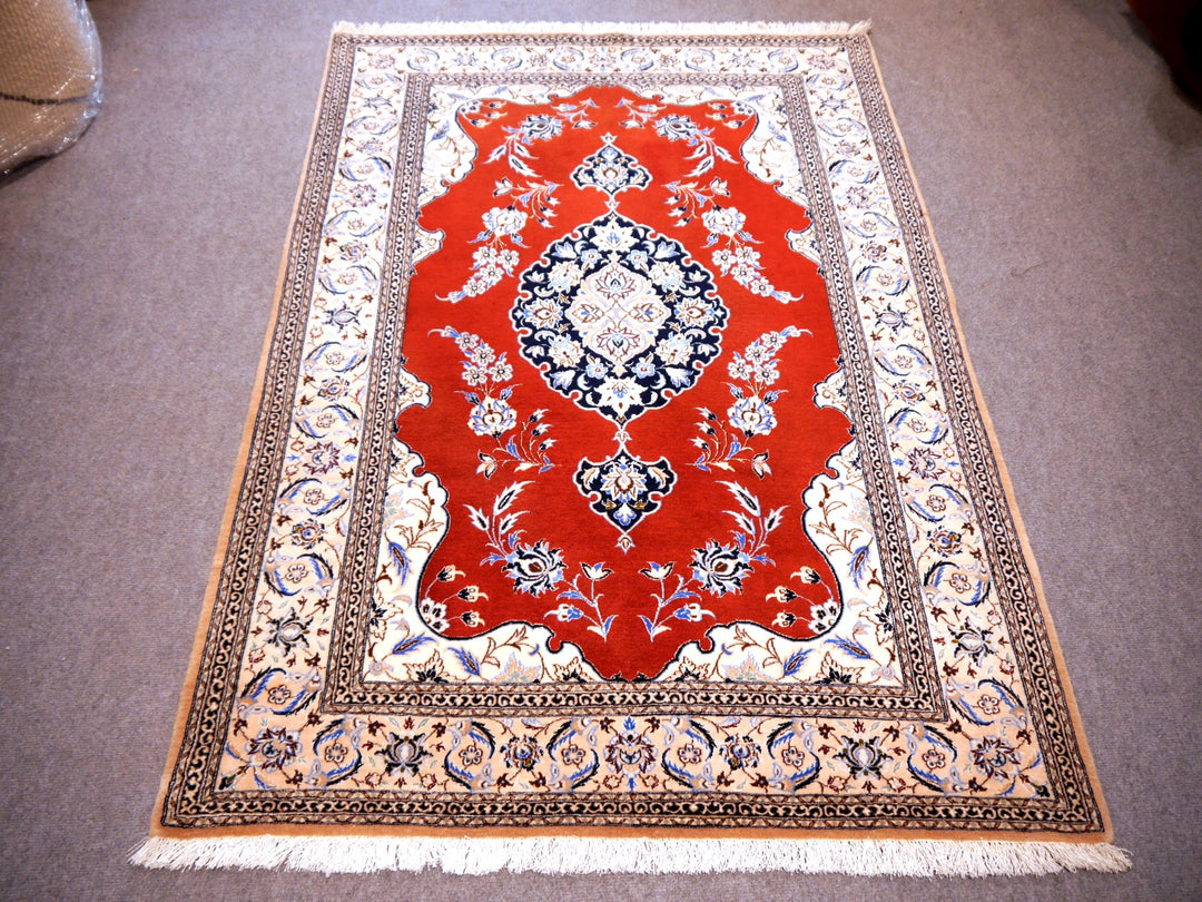 Nain rug 115 x 170 cm, 6la silk, red and navy medallion, 10774 – view 4