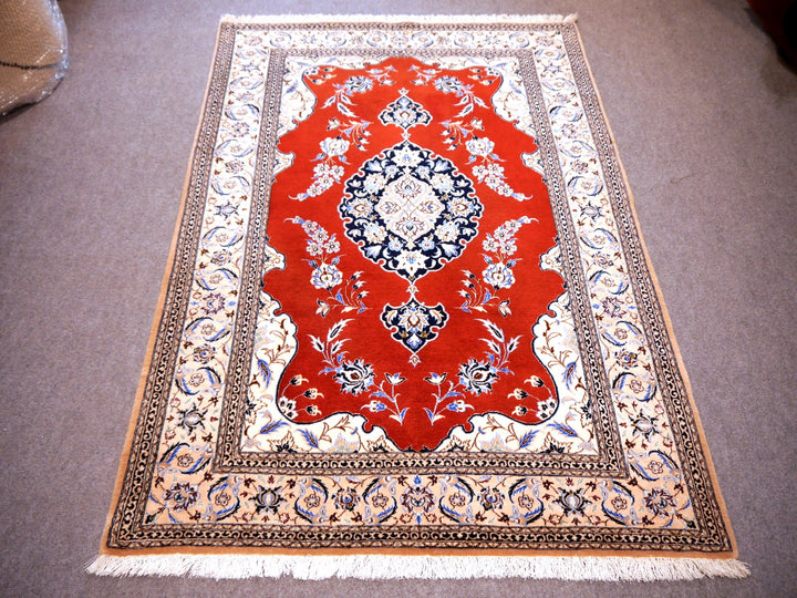 Nain rug 115 x 170 cm, 6la silk, red and navy medallion, 10774 – view 4