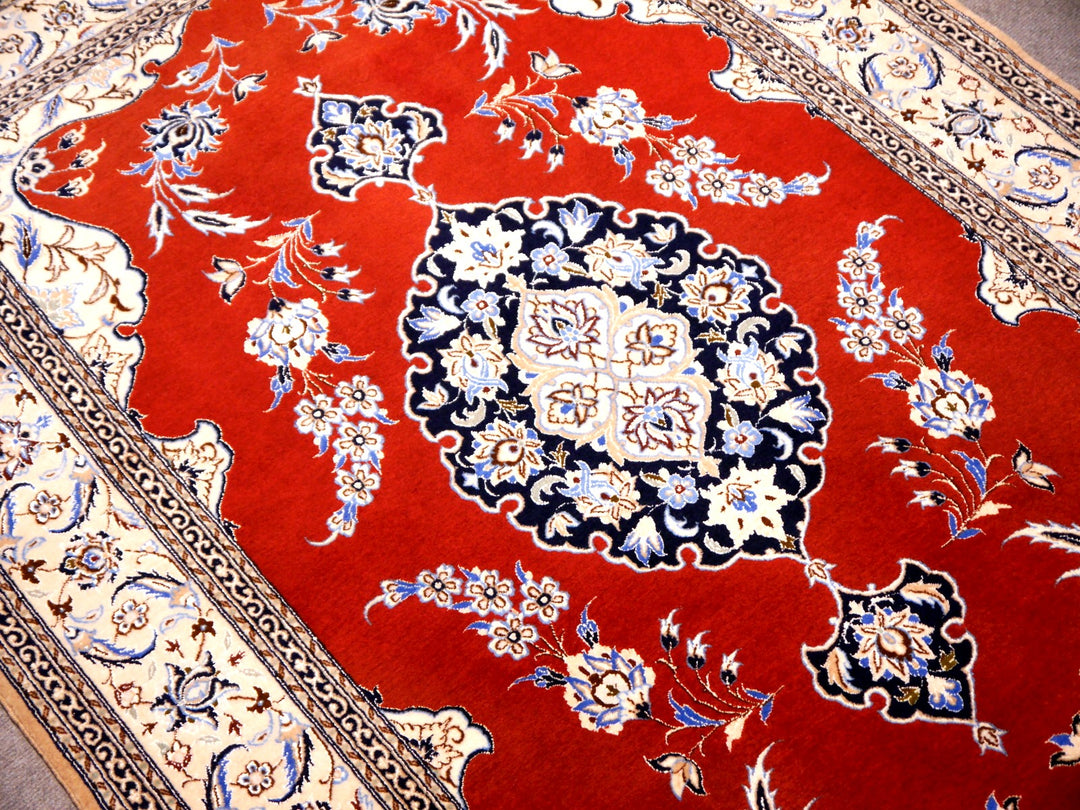 Nain rug 115 x 170 cm, 6la silk, red and navy medallion, 10774 – view 6