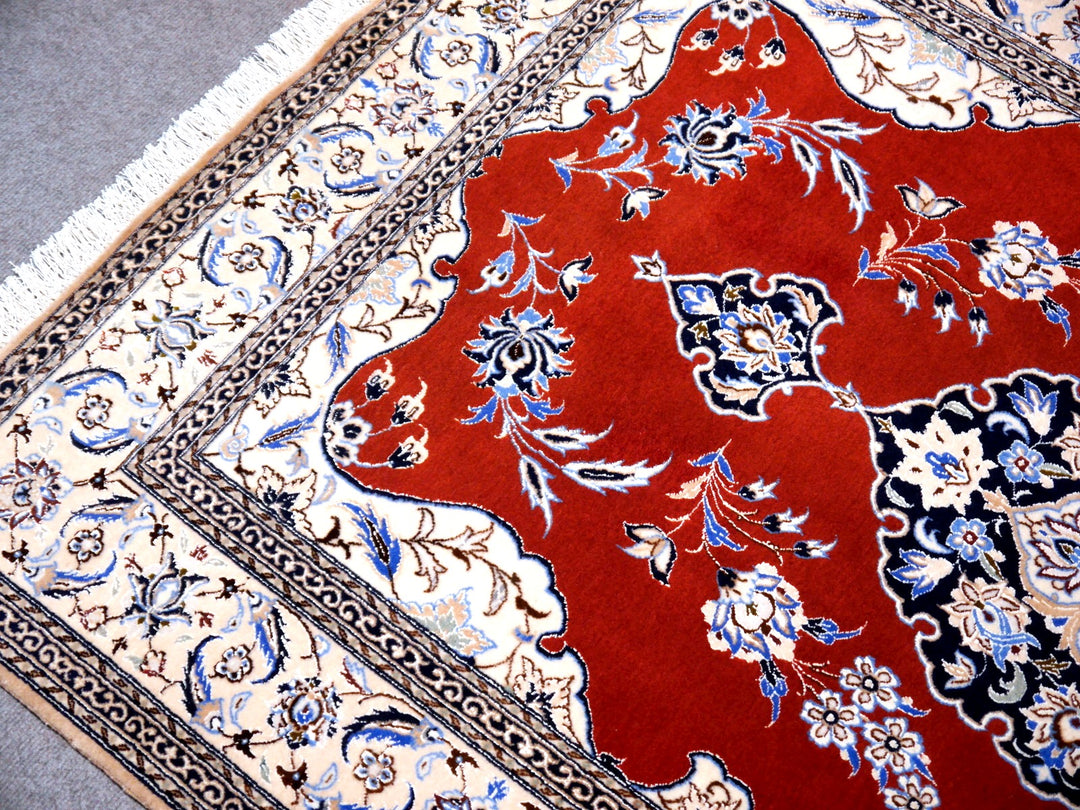 Nain rug 115 x 170 cm, 6la silk, red and navy medallion, 10774 – view 7