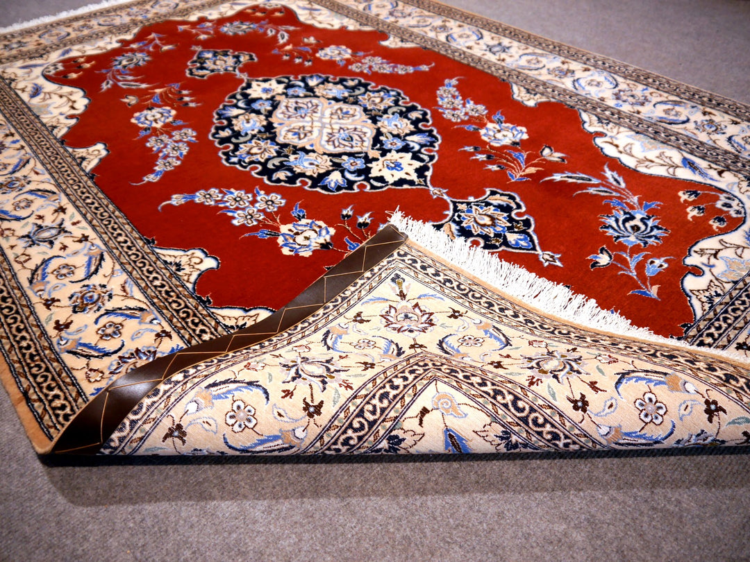 Nain rug 115 x 170 cm, 6la silk, red and navy medallion, 10774 – view 9