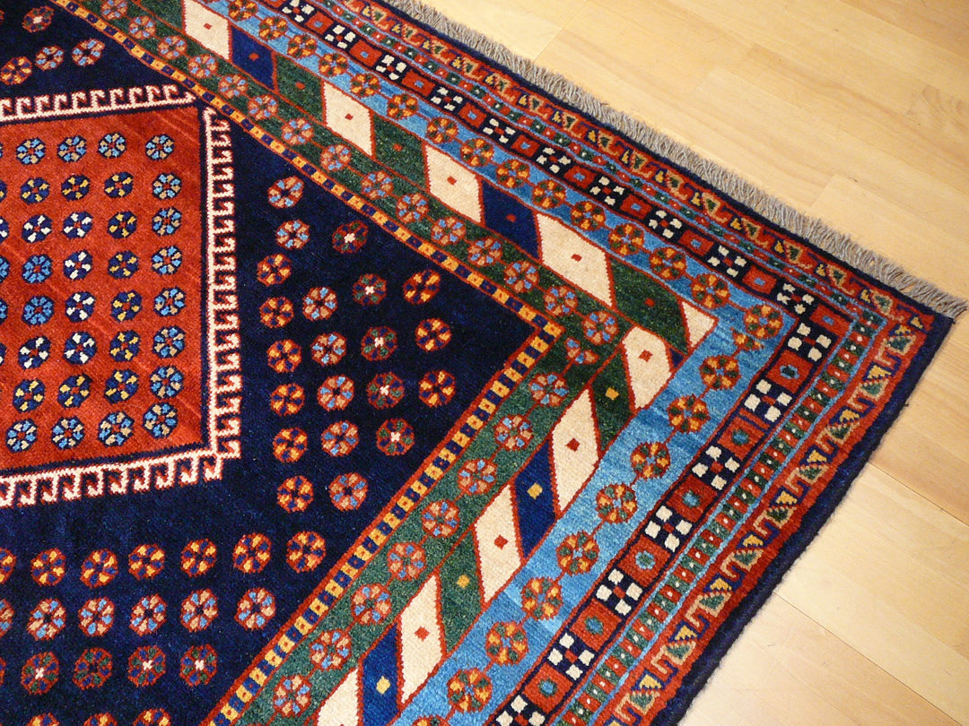 Loribaft Aghamiri rug diamond medallion detail – 13342