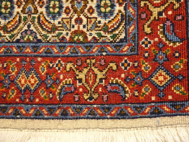 Close-up of border and knot structure, low 8 mm wool and silk pile on cotton warp | 13377