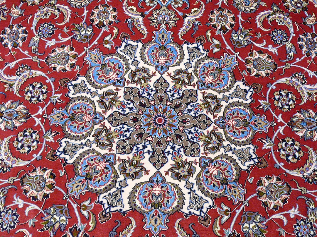 Shop the luxurious Isfahan rug, a perfect Persian rug made from Kurkwool and Silk. Size 10'9'' x 6'6''. Handwoven elegance for your home decor. 13592 Djoharian 