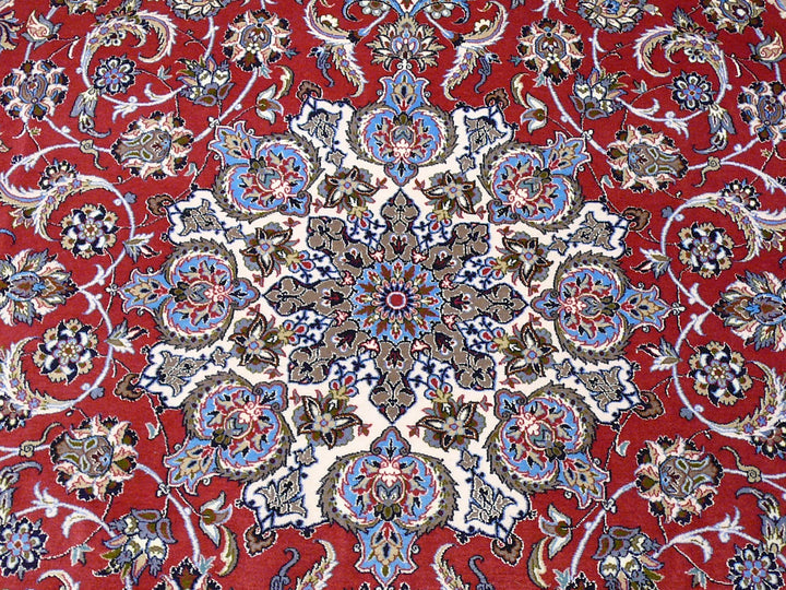 Shop the luxurious Isfahan rug, a perfect Persian rug made from Kurkwool and Silk. Size 10'9'' x 6'6''. Handwoven elegance for your home decor. 13592 Djoharian 