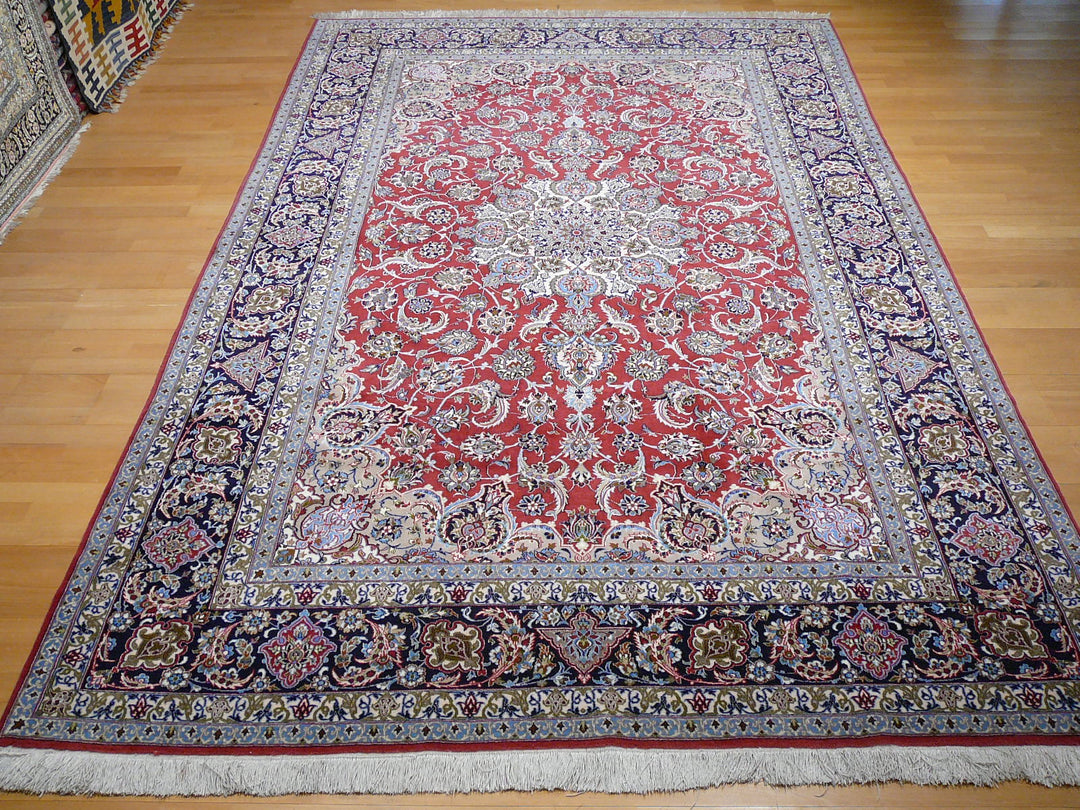 Shop the luxurious Isfahan rug, a perfect Persian rug made from Kurkwool and Silk. Size 10'9'' x 6'6''. Handwoven elegance for your home decor. 13592 Djoharian 
