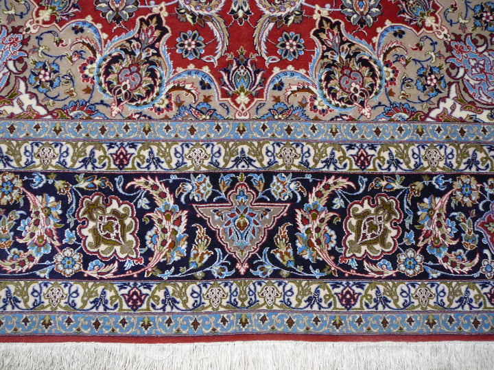 Shop the luxurious Isfahan rug, a perfect Persian rug made from Kurkwool and Silk. Size 10'9'' x 6'6''. Handwoven elegance for your home decor. 13592 Djoharian 
