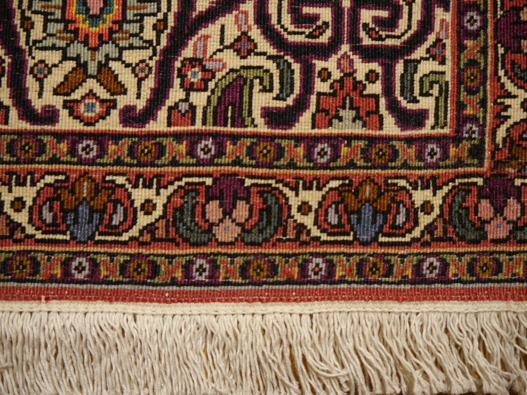 Makroaufnahme des Bidjar Tekab bei ca. 400.000–500.000 Knoten/m², einzelne Knoten in Boteh und Rosettenbordüre erkennbar