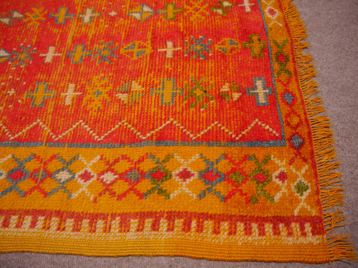 Taznakht vintage Berber rug — close-up of low pile and tribal motif