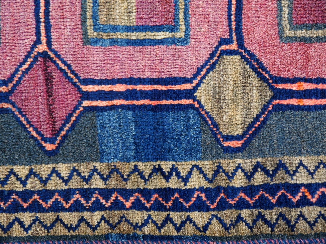 Authentic vintage Persian Luri rug with geometric tribal patterns in brick red and indigo blue, 197 x 132 cm. Detaul 2