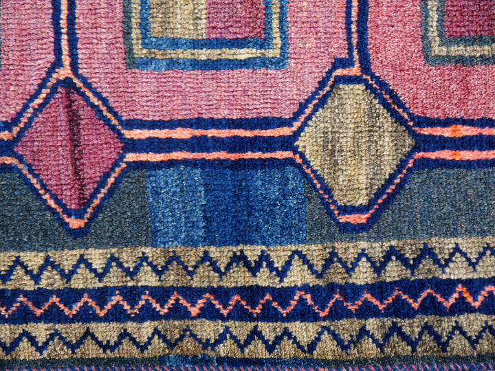 Authentic vintage Persian Luri rug with geometric tribal patterns in brick red and indigo blue, 197 x 132 cm. Detaul 2