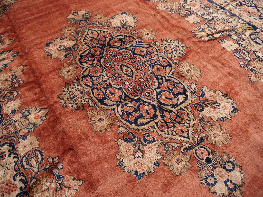 Mahal Persian Rug Oversized semi antique 18 x 13 ft 15053 (17.7 x 12.5 ft) Design: Traditional Mahal Sultanabad, Persian Oriental Rug
Mahal Persian Sarouk rug. Beautiful Sarouk in excellent condition. Good full pile condition, vibrant colors. Great area rug for a living or dining room, bedroom, entry or office.