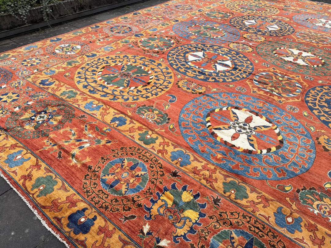 Palatial hand-knotted Rug Djoharian Collection 22x25 ft 750 x 650 cm Corner