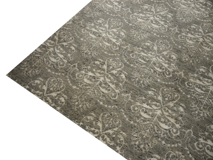 Dense hand-knotted pile of approximately 12 mm, ivory ornament on grey | 15745