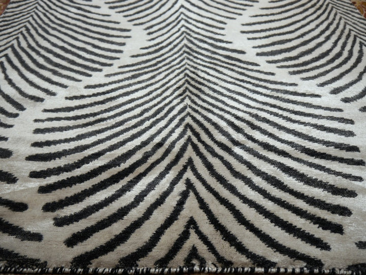 Edge of the Art Deco zebra rug with the pattern running to the rounded corner | 15756