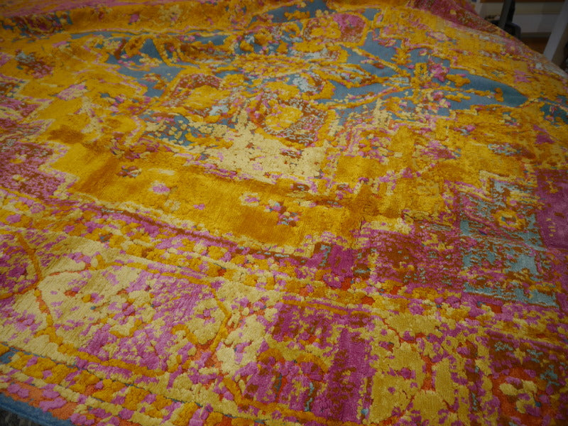15975 Superior Luxury Rug Heriz, Contemporary Rug in Silk by Djoharian Design