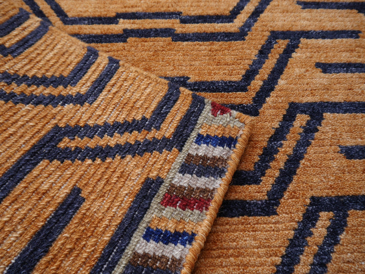 Tibetan Tiger Rug 6 x 3 ft hand-knotted
Exclusive Tibetan Tiger rug, hand-knotted from wool, Rug No.: 16084