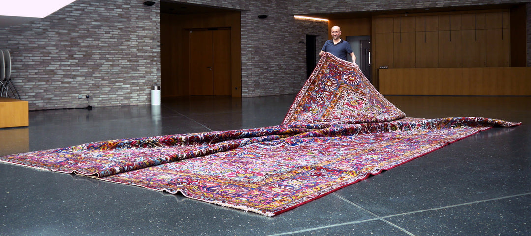 Palatial Antique Kirman Yazd palace rug 22.3 x 15.4 ft 680 x 470 cm hand-knotted
Rare and fine palace rug Kirman Yazd oversized carpet in large format and excellent condition. TOP piece. Djoharian Collection