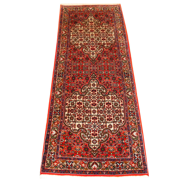 Perserteppich Bidjar Tekab Läufer, 160 × 60 cm, zwei gezackte Elfenbein-Medaillons auf rotem Mahi-Herati-Feld mit floraler Elfenbeinbordüre — Gesamtansicht