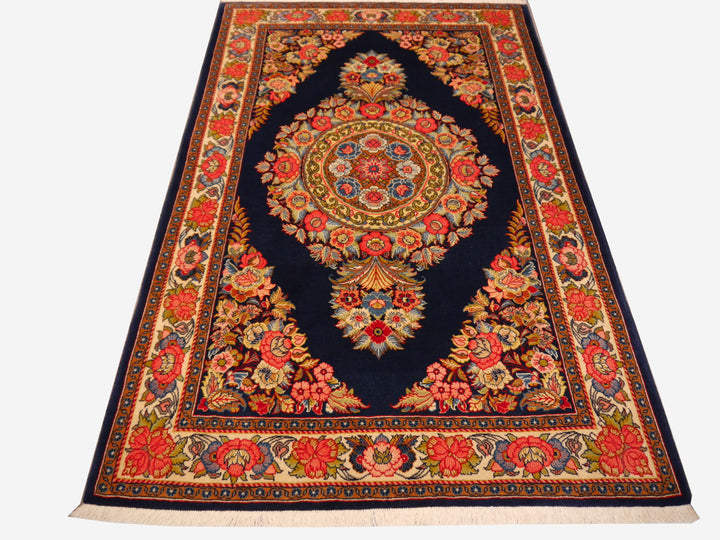 Sarouk Persian rug 140 x 220 cm, navy and rose medallion, 12254 – view 3
