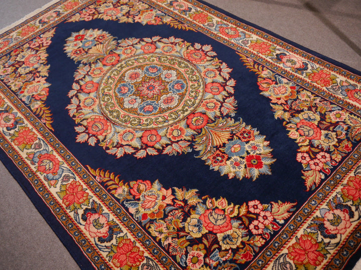 Sarouk Persian rug 140 x 220 cm, navy and rose medallion, 12254 – view 7
