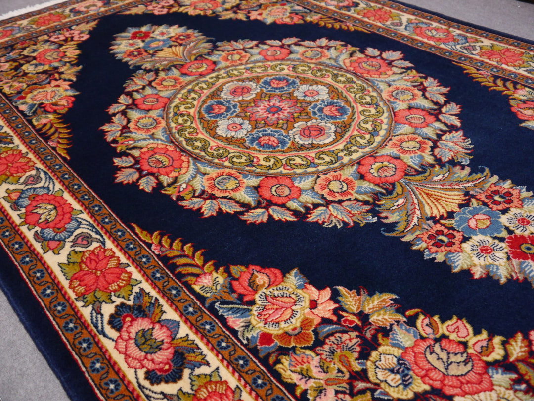 Sarouk Persian rug 140 x 220 cm, navy and rose medallion, 12254 – view 8
