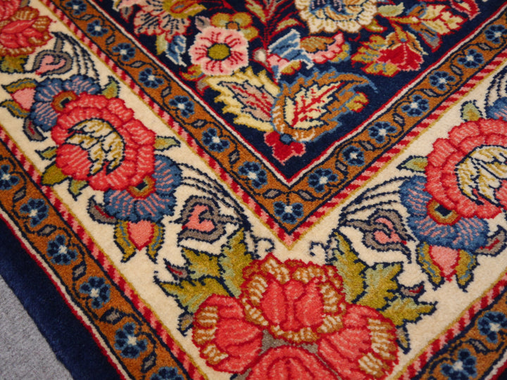Sarouk Persian rug 140 x 220 cm, navy and rose medallion, 12254 – view 9