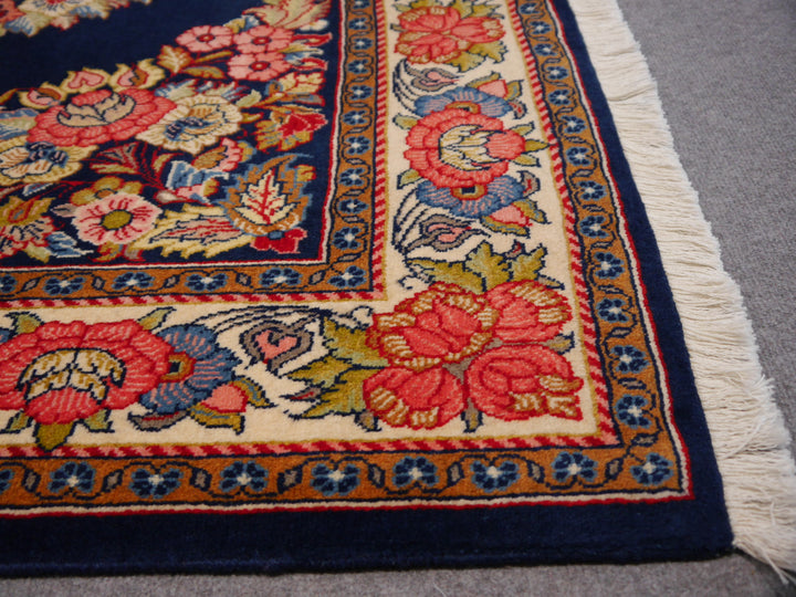 Sarouk Persian rug 140 x 220 cm, navy and rose medallion, 12254 – view 10