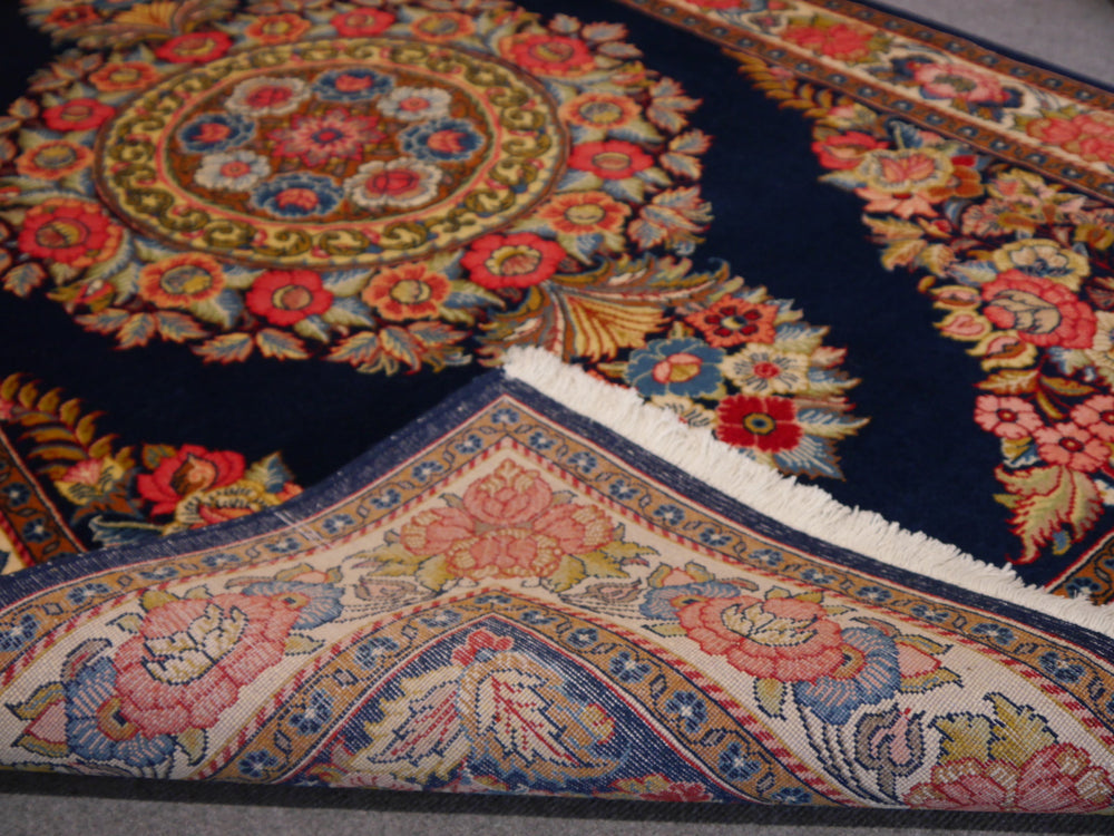 Sarouk Persian rug 140 x 220 cm, navy and rose medallion, 12254 – view 2