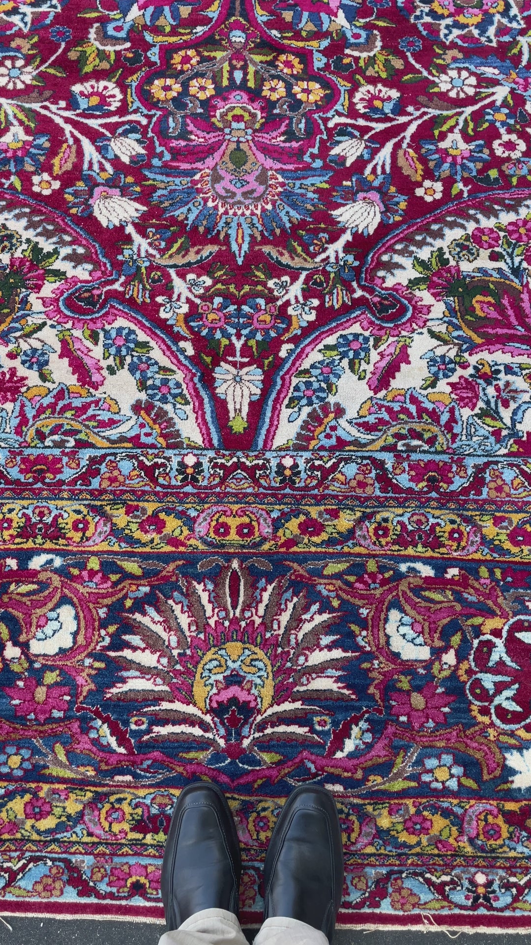 Antique Kirman Yazd palace rug 22.3 x 15.4 ft 680 x 470 cm hand-knotted
Rare and fine palace rug Kirman Yazd oversized carpet in large format and excellent condition. TOP piece. Djoharian Collection