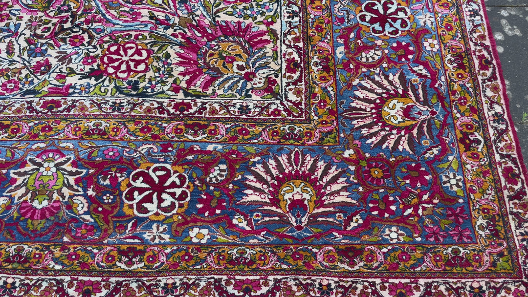 Antique Kirman Yazd palace rug 22.3 x 15.4 ft 680 x 470 cm hand-knotted
Rare and fine palace rug Kirman Yazd oversized carpet in large format and excellent condition. TOP piece. Djoharian Collection