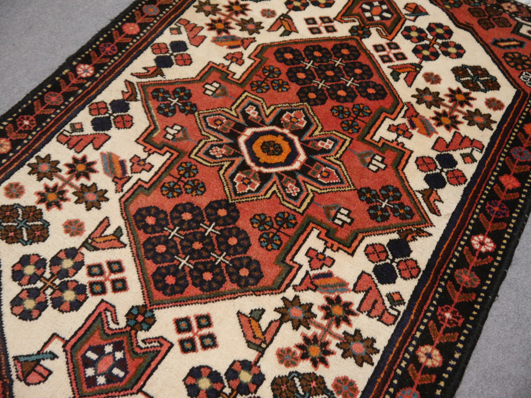 Vintage Rudbar Teppich 107×153 cm – Elfenbein Terrakotta Marineblau | 13480